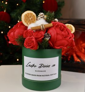 Подаръчна кутия със сапунени рози и божури 1 sapunen-buket