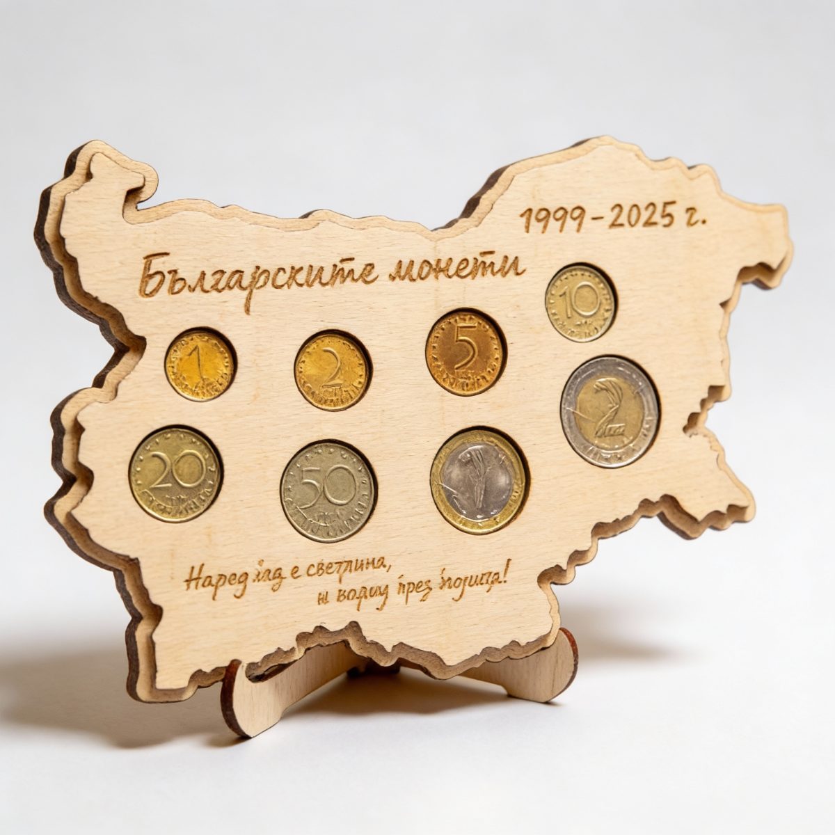 a0da3910-0576-4f13-a711-0c02d71b6b45_0 Дървена карта на България за колекция на българските монети 1999–2025г